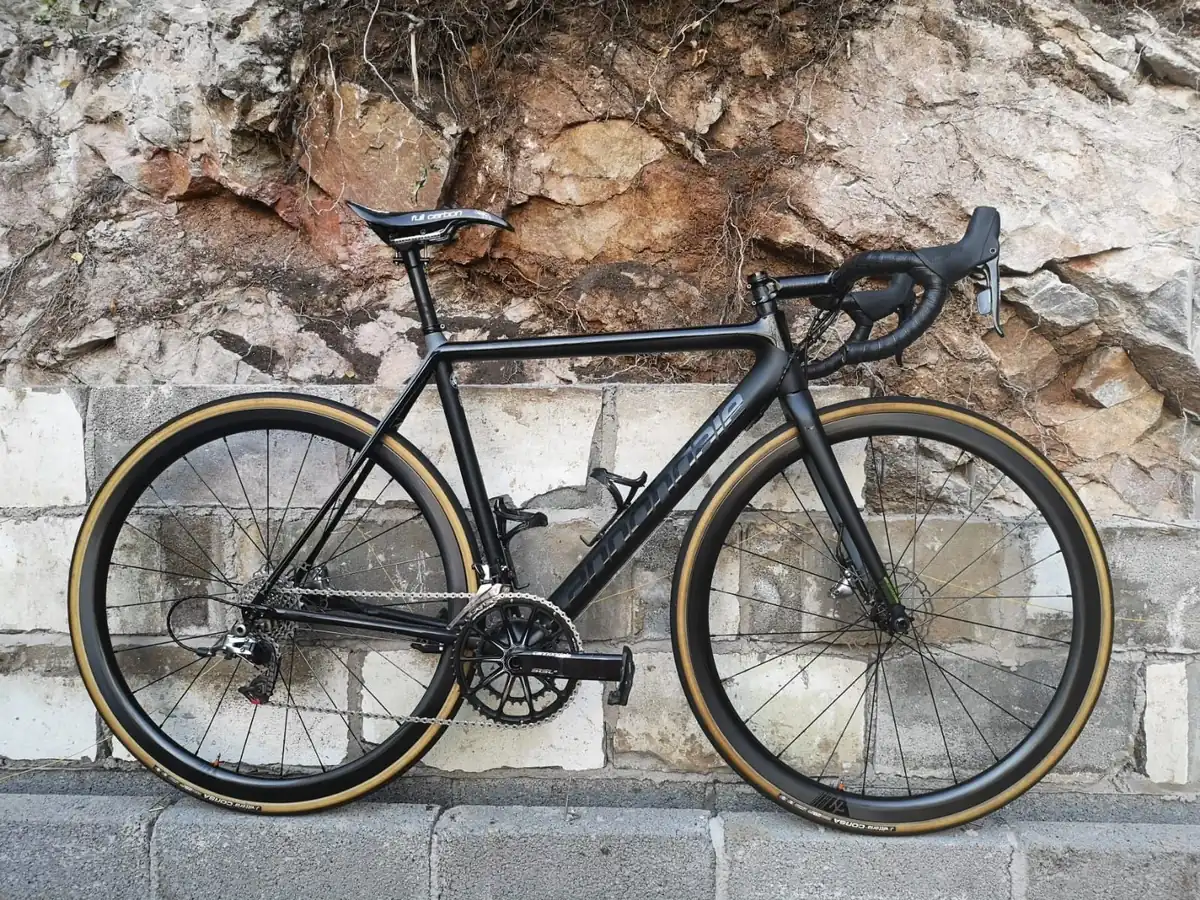 Original title photograph from the Horsepower Coaching blog post The Lightest Disc Brake Bike???